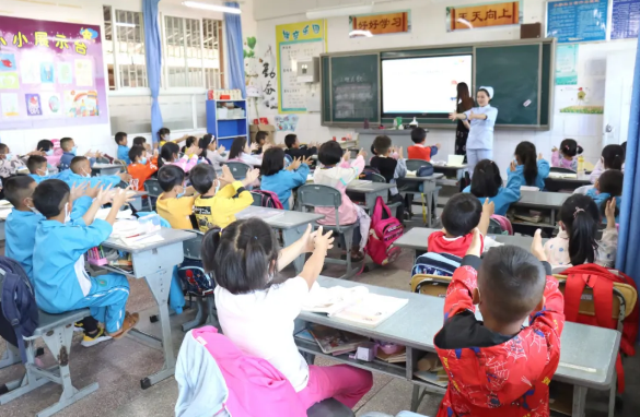 保山安利醫(yī)院為隆陽區(qū)四小、五小、七小、漢莊小學、永昌小學開展復學疫情防護知識培訓