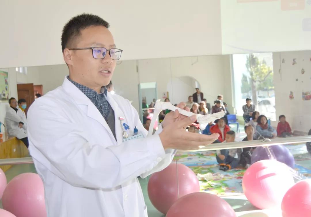 暑期青少年脊柱健康公益課，線上一對一教學(xué)指導(dǎo)！