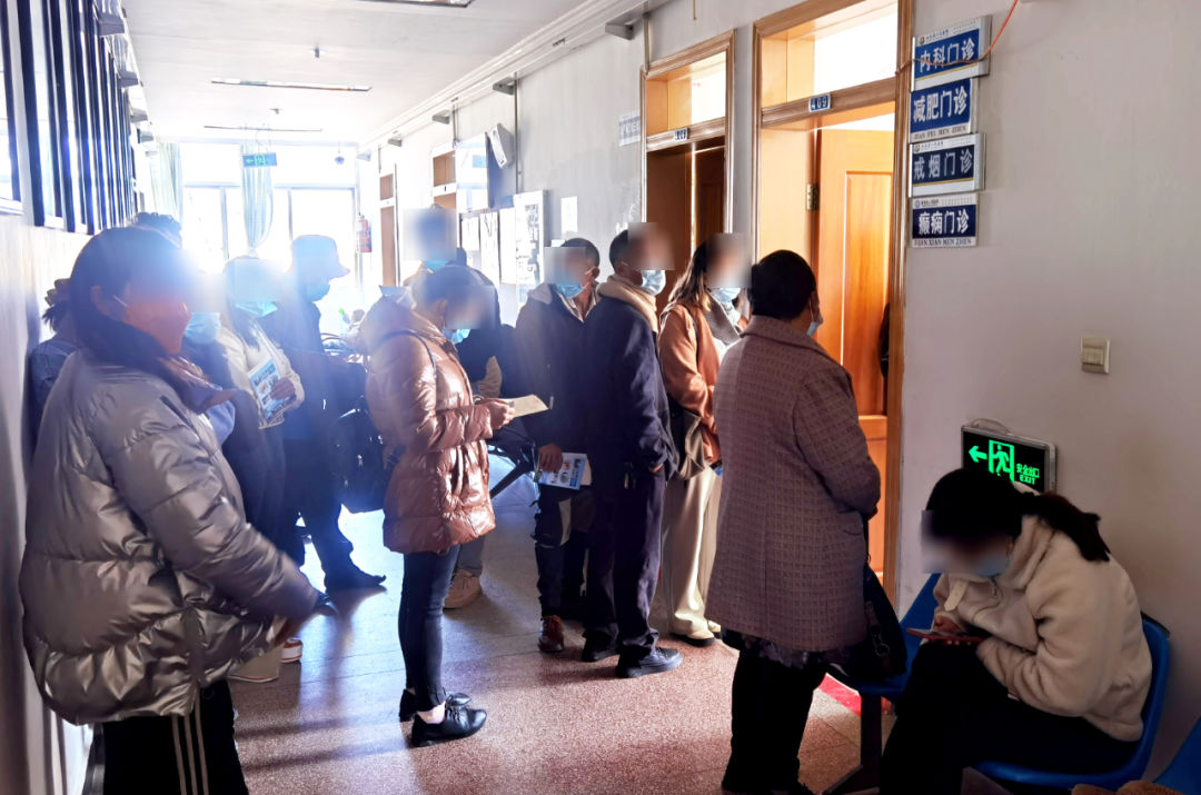 【保山安利醫(yī)院】腫瘤科張穎東主任赴施甸縣人民醫(yī)院開(kāi)展腫瘤?？谱\、查房